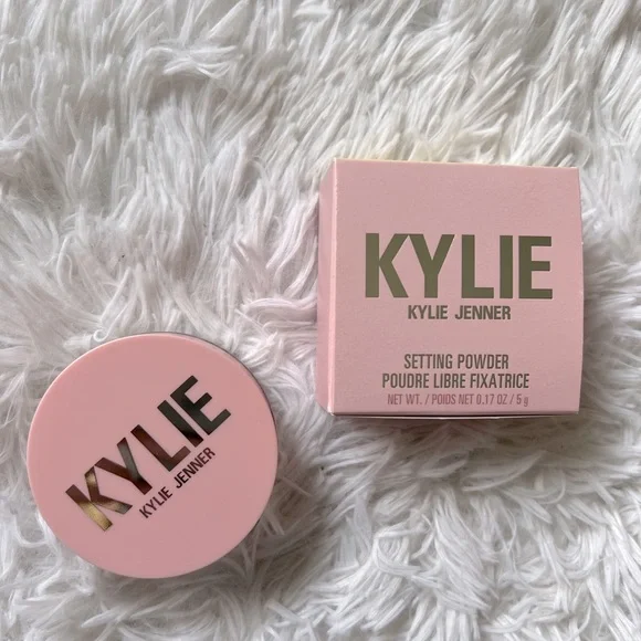 Kylie Cosmetics Translucent Setting Powder - Picture 5 of 8